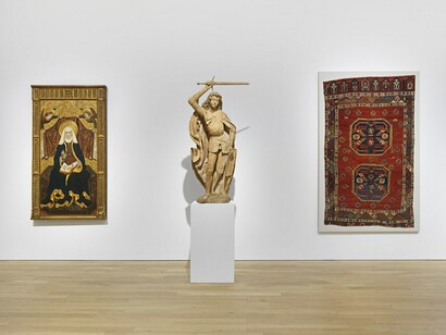 Treasures of the medieval world, exhibition view. Courtesy of Luhring Augustine 