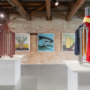 Thomas Schütte, Genealogies, vue d'exposition. Avec l'aimable autorisation de la Collection Pinault