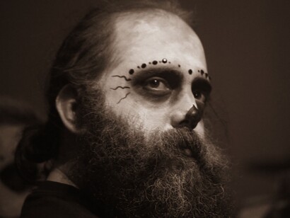 El Día de Muertos mexicano fusiona elementos  autóctonos, indígenas, con los cultos religiosos que llegaron traídos por los españoles del Viejo Mundo