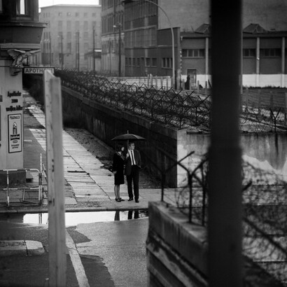 Thomas Billhardt, Grenzübergang Checkpoint Charlie, 1963. Mit freundlicher Genehmigung der Camera Work Gallery