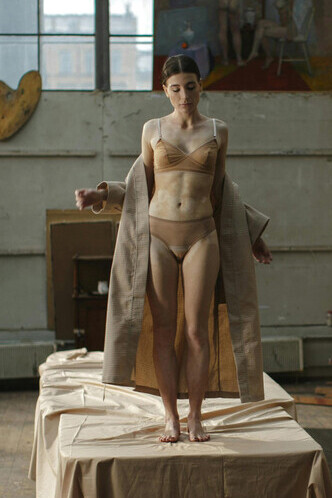 The Nu Project de Matt Blum retrata a beleza natural feminina sem edições, inspirando autoaceitação e empoderamento