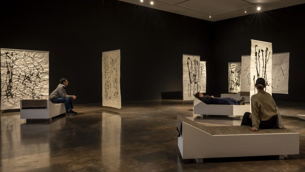 Simone Fattal, Suspension of disbelief, exhibition view. Courtesy of IVAM