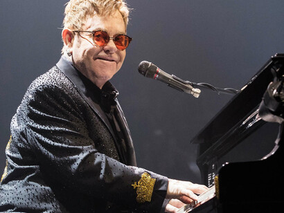Elton John durante un recente concerto