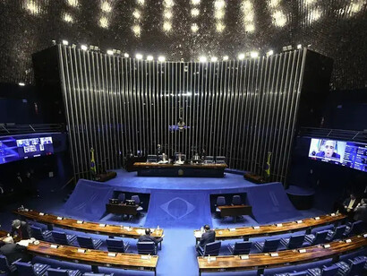 O Plenário do Senado Federal, espaço onde decisões que integram a agenda orçamentária do país entram no debate político. Entre essas decisões estão aquelas relacionadas à destinação de recursos por meio das emendas parlamentares