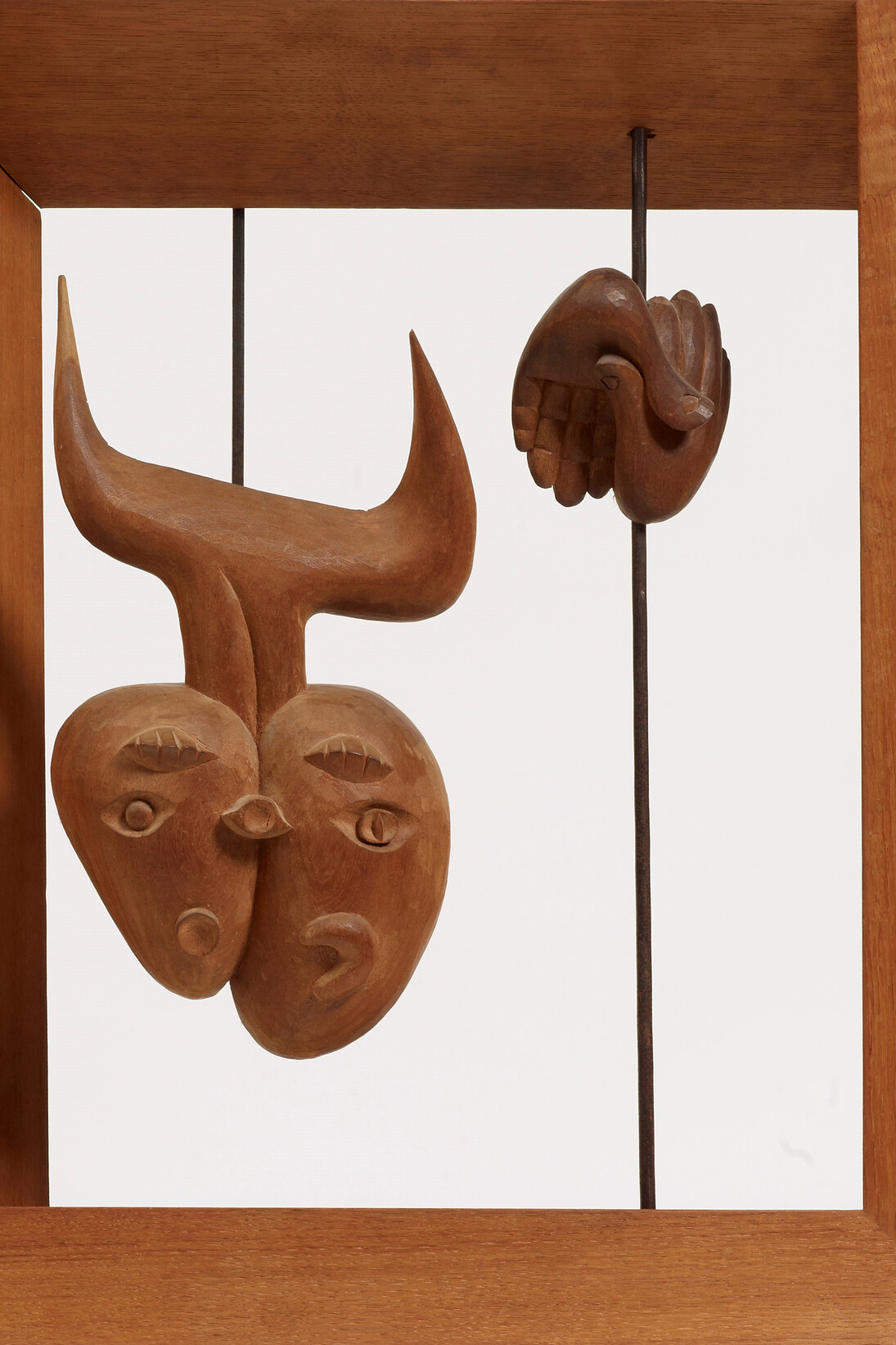 Petite Confidence, 1962, Bois sculpté, 66,5 x 57 x 14 cm, Estampillé de la signature : Le Corbusier / No.30 2e © Fondation Le Corbusier, Paris, 2015, Courtesy Galerie Eric Mouchet – Galerie Zlotowski
