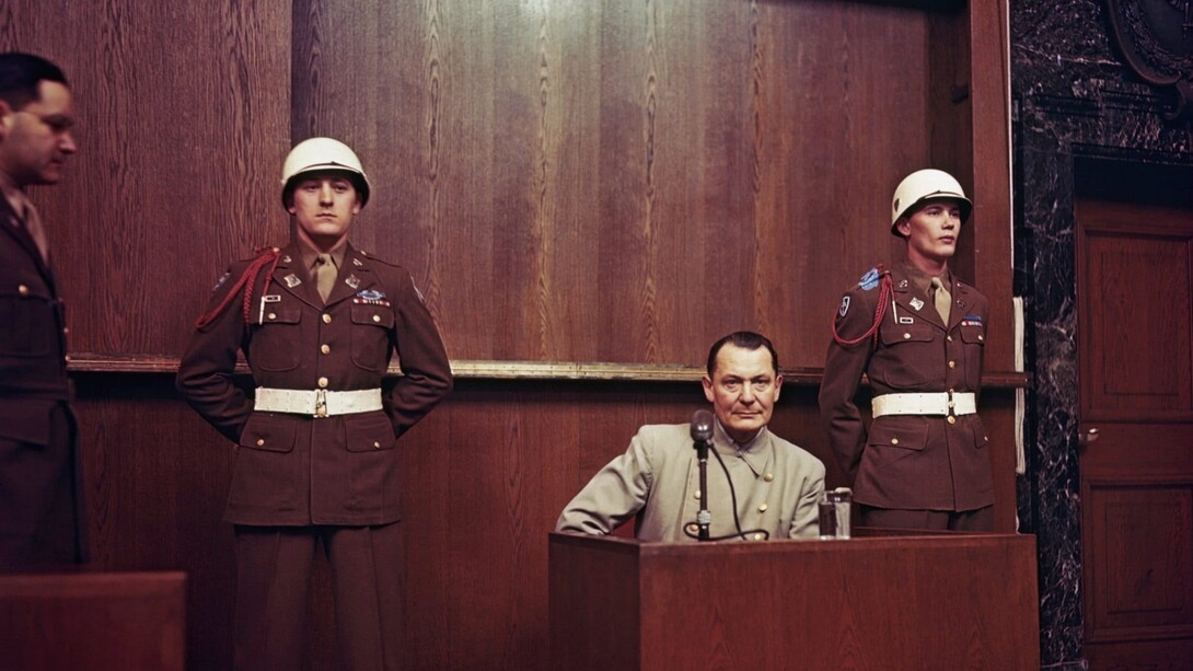 Hermann Göring (habitualmente escrito Goering), durante mucho tiempo el hombre con más poder del Tercer Reich después de Hitler, en Núremberg: Göring fue sentenciado a morir en la horca, pero se suicidó la noche anterior a su ejecución con la ingesta de una cápsula de cianuro