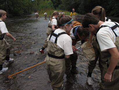 Cada año, Haywood Waterways, la asociación dedicada a la cuenca hidrográfica de la parte del río Pigeon situada en Carolina del Norte, lleva a casi todos los alumnos de 8.º curso del condado de Haywood al río Pigeon.Carolina del Norte, EE.UU.