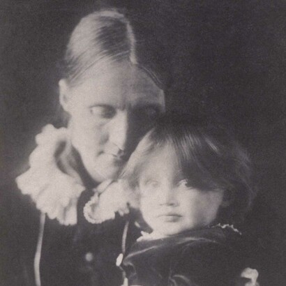 Con su madre, Julia Stephen, en 1884