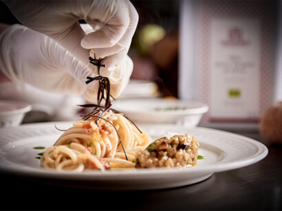 Gusto autentico in ogni piatto nel ristorante della Masseria Lama San Giorgio, Rutigliano, Italia