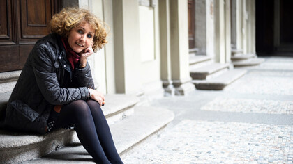 Diana De Marchi nel cortile di Palazzo Marino