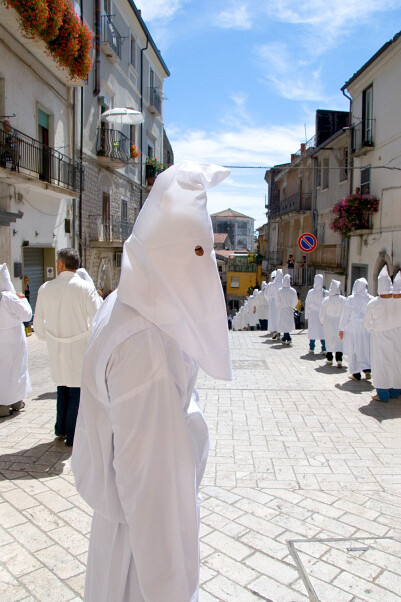 La Tradizione dei Riti Settennali a Guardia Sanframondi. Esplora le radici storiche e le manifestazioni dei riti che coinvolgono l'intera comunità di Guardia Sanframondi