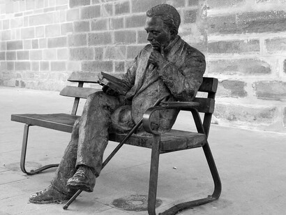 Estatua de Antonio Machado realizada por Antonio Pérez Almahan