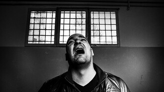 Las imágenes de Valerio Bispuri nos convierten en testigos de nuestro propio mal y cómplices de delitos que huyen a toda posible narración (Fotografía: Valerio Bispuri)