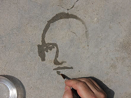 Oscar Muñoz, Re/trato [Portrait/I Try Again], 2004, Single-channel video projection 4:3, colour, no sound,
28 min, Courtesy of the artist