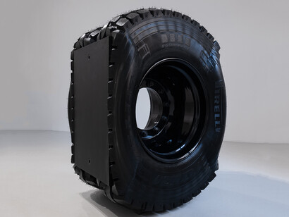 Arcangelo Sassolino, Aux abord du séisme, exhibition view. Courtesy of Galleria Continua