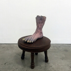 Woody Othello, Foot Rest, 2016, ceramic, underglaze, glaze, hair, epoxy coating resin and found foot rest, 18 x 12 x 12 inches. Courtesy of the artist.