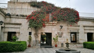 Patio de la Biblioteca Mario Vargas Llosa d'Arequipa, Peru