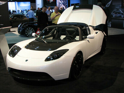 Tesla. C’est le nom de la marque de voiture électrique la plus célèbre et la plus vendue en France ces dernières années © Tesla Roadster By Jay Clark from Chicago, IL, USA - Tesla Roadster, CC BY 2.0
