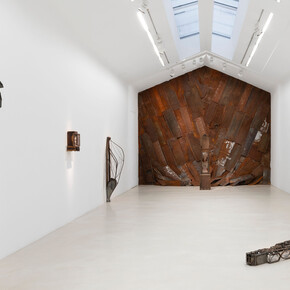 Chiffon Thomas, Ribbon sharp, exhibition view. Courtesy of Galerie Perrotin