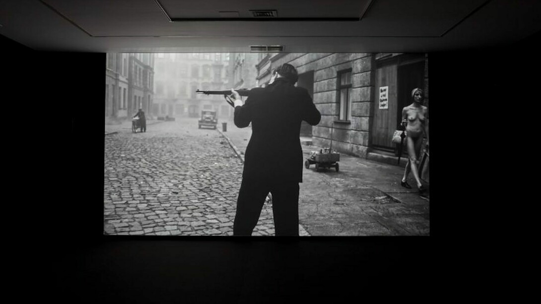 Julian Rosefeldt, Exhibition view. Courtesy of Galeria Helga de Alvear 