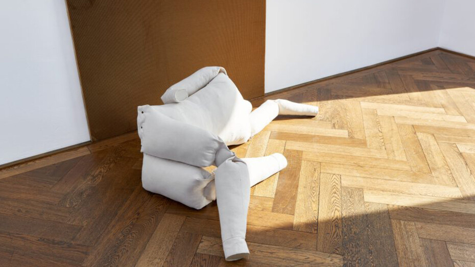 Shahryar Nashat. The Cold Horizontals, Exhibition view. Courtesy of Kunsthalle Basel