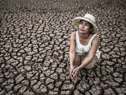 El cambio climático está provocando graves alteraciones en las temperaturas y en la calidad del aire y del agua. Sus efectos en la salud física de las personas son ya conocidos. Joven afectada por la sequia