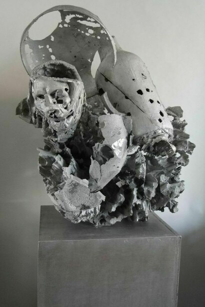 Still Live (Domestic Things), 2013, 170 (h) x 64 x 66 cm, Sculpture: aluminum, Base: wood