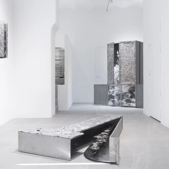 Timsam Harding, Ni de lejos cerca, vista de exhibición. Cortesía de la Galería T20