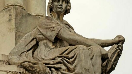 Câmara Municipal, projeto do escritório técnico Heitor de Mello (Francisque Cuchet e Archimedes Memoria), 1920. José Octavio Corrêa Lima (1878-1974), esculturas em cimento modelado, 1923 c., fotografia Luiz Eugênio Teixeira Leite