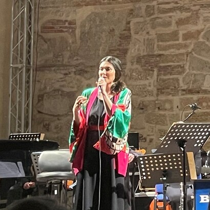 Ha calcato i palchi più importanti d’Italia e del mondo, esibendosi dal Blue Note di New York al Teatro Estrada di Mosca