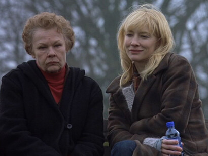 Judy Dench e Cate Blanchett in una scena del film