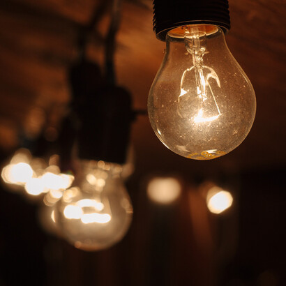 La pobreza energética es la incapacidad de un hogar de satisfacer una cantidad mínima de servicios de la energía para sus necesidades básicas