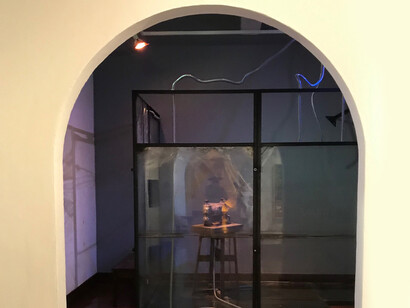 Emmanuel Zúñiga; «La pecera», Premio Salón Nacional 2022, categoría tridimensional, instalación