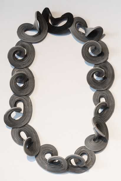 Yong Joo Kim, Born in Seoul in 1982, Reconfiguring the Ordinary Necklace, 2012, Velcro fasteners, cotton thread, On loan from the artist and the Galerie Noel Guyomarc'h, inv. 2014