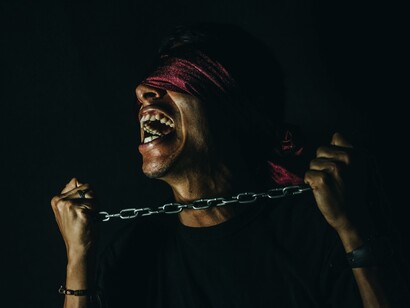 O olhar para dentro, para os nossos dramas e traumas é o processo mais doloroso e mais libertador que existe
