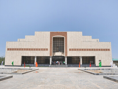 Fachada del Museo Nacional de Nukus, Karakalpakistán