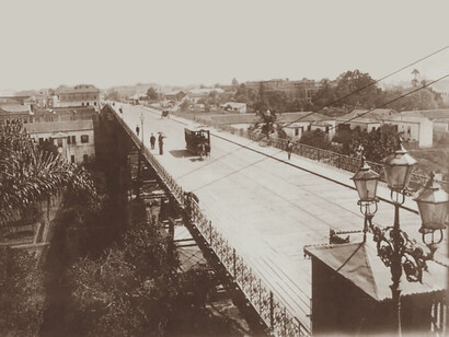 O Viaduto do Chá, que inicialmente foi construído com materiais metálicos em 1889, foi demolido anos depois e reinaugurado em 1938 com estrutura de concreto assinado pelo engenheiro francês Jules Martin. Foto: Hagop Garagem
