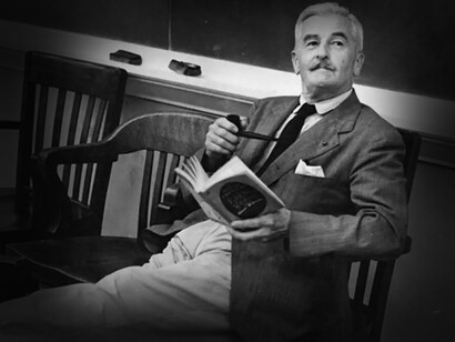 William Faulkner fue un escritor estadounidense, Premio Nobel de Literatura en 1949
