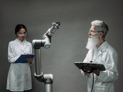 Cientisticas analisam nova máquina de procedimentos médicos gerenciada por inteligência artificial