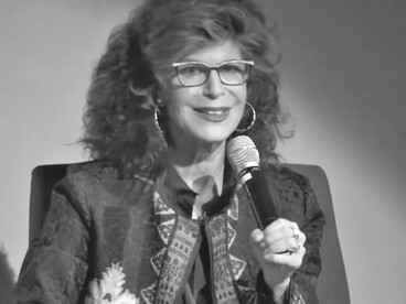 Shoshana Zuboff: studiosa dell’economia digitale, ha denunciato il “capitalismo della sorveglianza”, mostrando come le grandi piattaforme trasformino i dati personali in strumenti di controllo e profitto