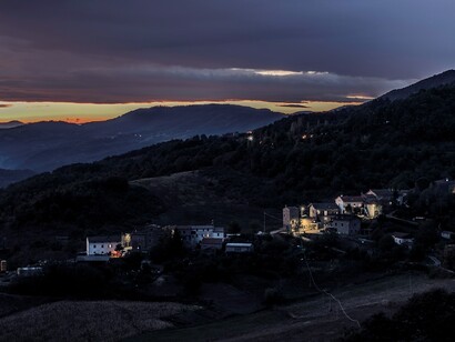 L’importanza della toponomastica specifica, in questa zona del Buranese, evidenzia come il toponimo scelto ad indicare un luogo, resti fondamentalmente le stesso. Gli abitati di Caibelli, in particolare lungo una costa della Serra di Burano; Caicambiucci, ph di Riccardo Martinelli