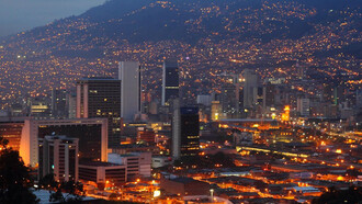 Medellín, Colombia. Vista nocturna de la ciudad
