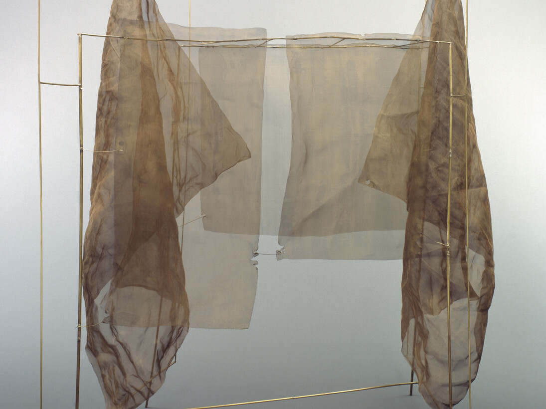 Fausto Melotti, I lavandai (The Launderers) 
1969, brass, 133 x 90 x 57 cm / 52 3/8 x 35 3/8 x 22 1/2 in © Fondazione Fausto Melotti, Milan.
Courtesy The Estate of Fausto Melotti and Hauser & Wirth . Photo: Jean-Pierre Maurer
