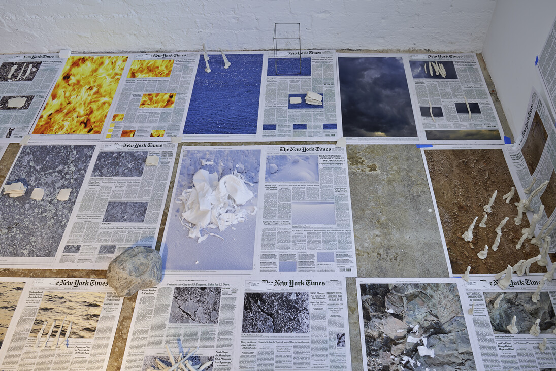 Sarah Sze, Untitled (Days), 2013-­2015, Mixed media, photographs printed on paper, rocks, clay, wood, lamps, extension cords, fabric, tape Dimensions variable Work made in collaboration with the Fabric Workshop and Museum, Philadelphia, Courtesy the Artist and Victoria Miro, London © Sarah Sze