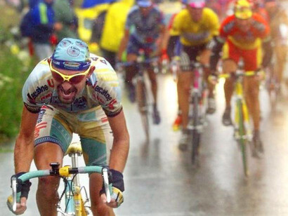 MArco Pantani deja atrás a sus perseguidores subiendo el Col du Galibier en el Tour de 1998