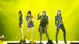 O grupo feminino de pop coreano 2NE1 se separou em 2015 após a gravadora alegar tentativas de carreira solo por meio das integrantes
