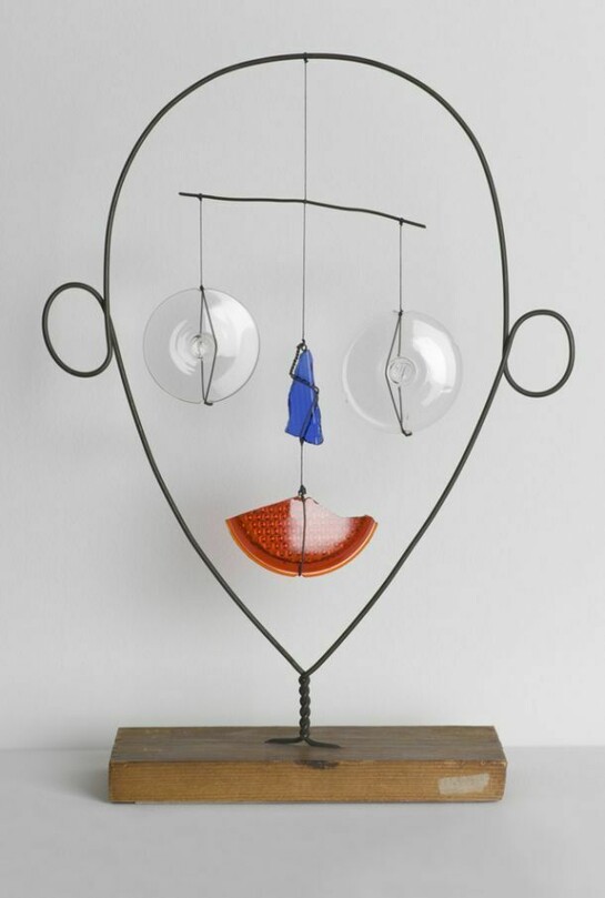 Alexander Calder, Little Face, c. 1943. Museum of Contemporary Art Chicago, the Leonard and Ruth Horwich Family Loan. © 2013 Calder Foundation, New York / Artists Rights Society (ARS), New York. Photo: Nathan Keay, © MCA Chicago.
