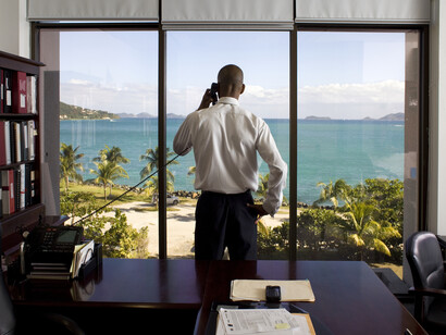 Jeffrey Milstein, Newark 8 Terminal B, Newark, NJ, from the series Airports, 2016 © Jeffrey Milstein 
