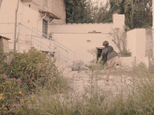 Un'immagine tratta dal video della canzone "Forse", pubblicata dalla Audioimage