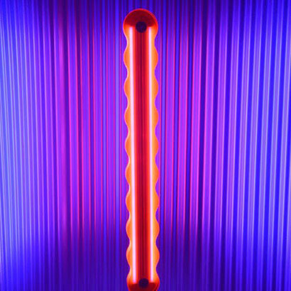 Prototipo de lámpara Wavy, 2024. Instalación. Jorge Salazar. Galería Nacional, Costa Rica. Foto AKEZ